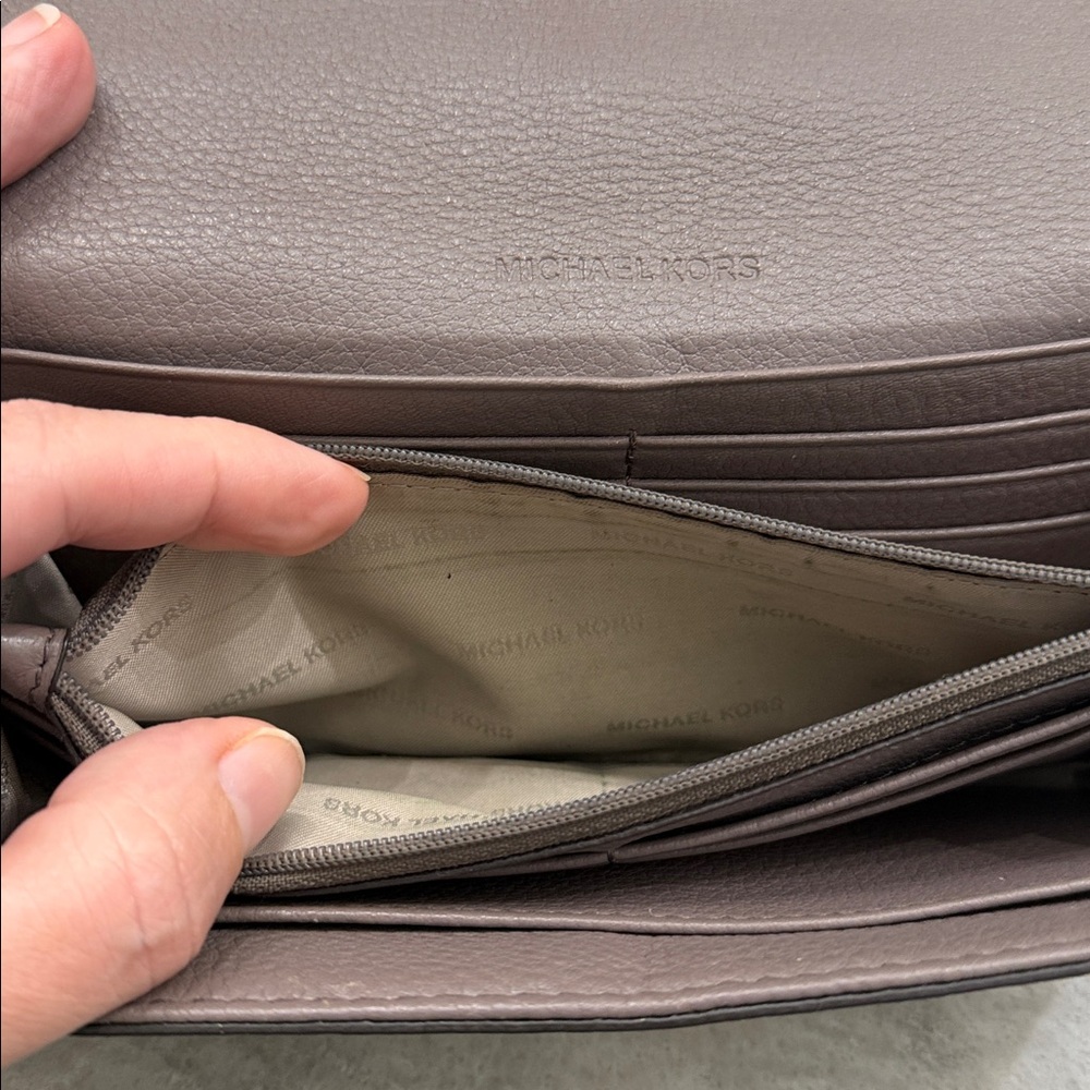 Used Michael Kors leather set - Picture 13 of 16